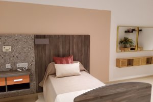 Imagen de una de las habitaciones individuales del nuevo complejo geriátrico