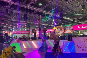 Espectáculo en el stand Turismo Andaluz en el Pabellón 5 de IFEMA.