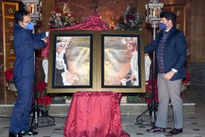 El presidente de la Agrupación y el autor del cartel descubren la obra que anunciará los desfiles procesionales almerienses de 2022.