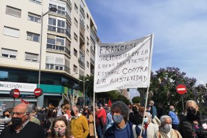 Son alrededor de 800 los almerienses que recorren la ciudad.