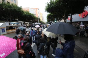 Pese a la lluvia del domingo, buen ambiente en el Paseo de Almería.