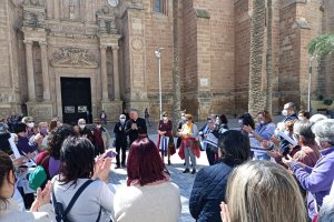 Concentración por la igualdad de las mujeres en la iglesia.