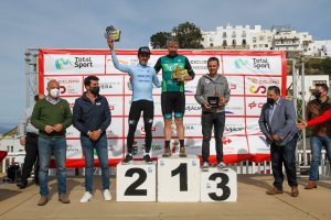 300 ciclistas convierten de nuevo a Almería en referente del ciclismo nacional con la Copa de España Máster.