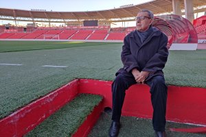 Observando el Estadio de los Juegos Mediterráneos.