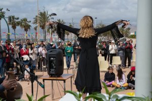 Baile para celebrar el Día del Árbol y la Poesía.