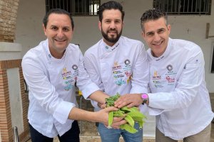 Jesús Bracero, Borja Garrido y Luis Henestrosa durante un showcooking en Dalías.