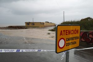 Carretera cortada en Costacabana.