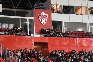 El escudo nuevo del Almería en Tribuna.