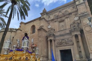 El Cautivo, saliendo de la Catedral antes de que comenzara a llover.