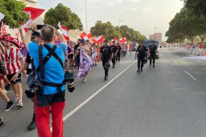 Los aficionados animan al equipo.