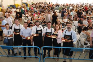 Alcalde de El Ejido, edil de Cultura ejidense, consejera de Agricultura, presidente de la Región de Murcia, presidente de la Diputación y alcalde de Almería en la degustación.