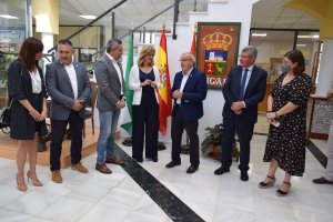La ministra de Educación y FP, Pilar Alegría, en su visita al Ayuntamiento de Vícar.