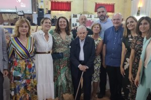 Jesús Peregrín con la consejera Mari Carmen Crespo, autoridades y directivos de la Fundación.