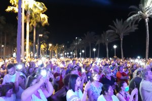 Cientos de almerienses colmaron anoche El Palmeral.