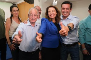 En primer término, Gabriel Amat, Carmen Crespo y Javier A. García.