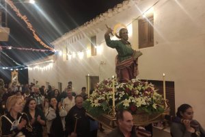 San Bartolomé acompañó a la Virgen del Saliente en Los Cerricos. 