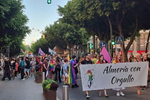 Unas 500 personas salen a las calles de Almería para reveindicar los derechos LGTBI+
