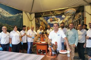 Responsables y trabajadores de Jamones Segura en la feria.