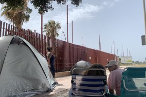 Fans a las puertas del Recinto Ferial