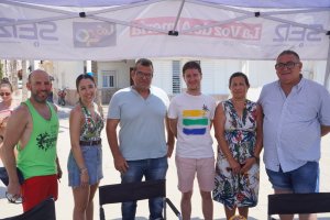 Invitados al ‘Hoy por Hoy Levante’ ayer como Andrés Venzal o Ramón ‘el Gato’ junto a parte equipo de la Cadena SER, que emite esta semana el programa desde Carboneras.