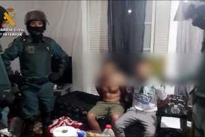 Dos de los tres detenidos por la Guardia Civil.