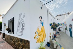 Las nuevas pinturas de la Mitología Griega coinciden en algunas casas con las antiguas de los cuentos.