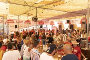 Así es el ambiente del mediodía en el ambigú de La Bodeguilla de Burana y La Voz