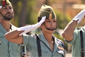 Legionaria en la formación del 20 de septiembre