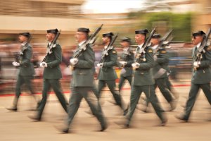 Desfile de unidades en el patio de armas de la Comandancia de Almería