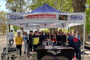 Jóvenes estudiantes de la localidad no se quisieron perder el Hoy por Hoy Levante de la Cadena SER en directo.