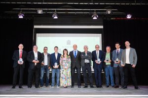 Foto de familia de premiados.