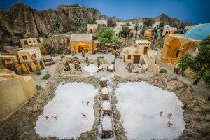 El Belén Monumental fue bendecido por el párroco de la Iglesia de Santa Ana y San Joaquín de El Puerto, Antonio de Mata.