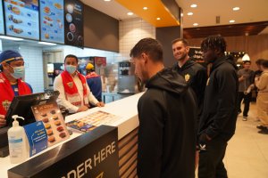 Lucas Robertone, El Bilal Touré y Leo Baptistao en KUDU.