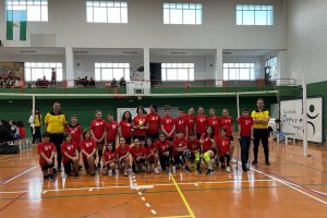 Fotografía de familia de participantes en el encuentro.