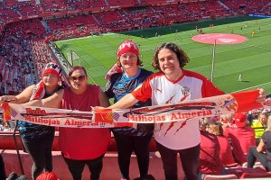 Aficionados del Almería en Sevilla.