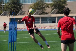 Primer entrenamiento de la semana en el campo Anexo.