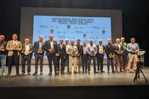 Foto de familia de los premiados en este día conmemorativo por el agua.