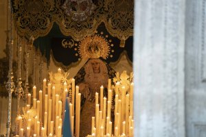 La Esperanza, antes de salir desde la Catedral.