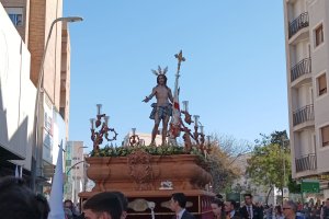 El Señor de la Vida, cruzando Carretera de Ronda.