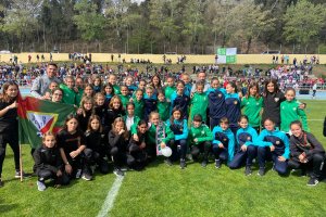 Con el chándal del club para disfrutar de un gran torneo.