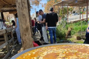 Paella agroecológica \"local y de kilómetro cero\".