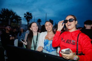 Color y calor en la primera jornada del Solazo Fest.