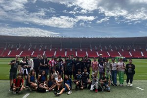 Alumnos del IES Al-Ándalus visitan el campo y las instalaciones de la UD Almería.