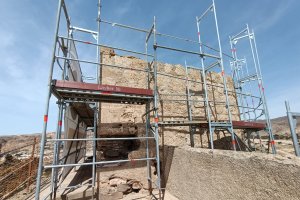 Vista de la restauración en una de las torres desde el adarve