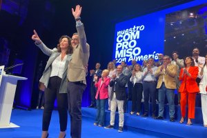 Vázquez y Moreno, en el escenario del Cervantes, esta tarde.