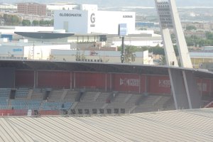 Siguen los trabajos en el Fondo Norte del Estadio de los Juegos Mediterráneos.