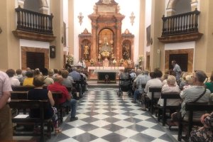 El Santuario de Tices acogió la vigilia por el Papa Francisco.