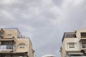 Todos bailando y disfrutando con la actividad de zumba.