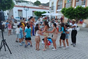 Pequeños disfrutando de una de las actividades veraniegas de la programación de Enix.