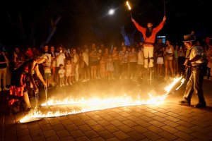 Uno de los pasacalles que amenizó la noche en la Villa de Vícar.